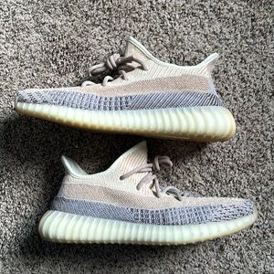 YEEZY 350 Ash Pearl Adidas